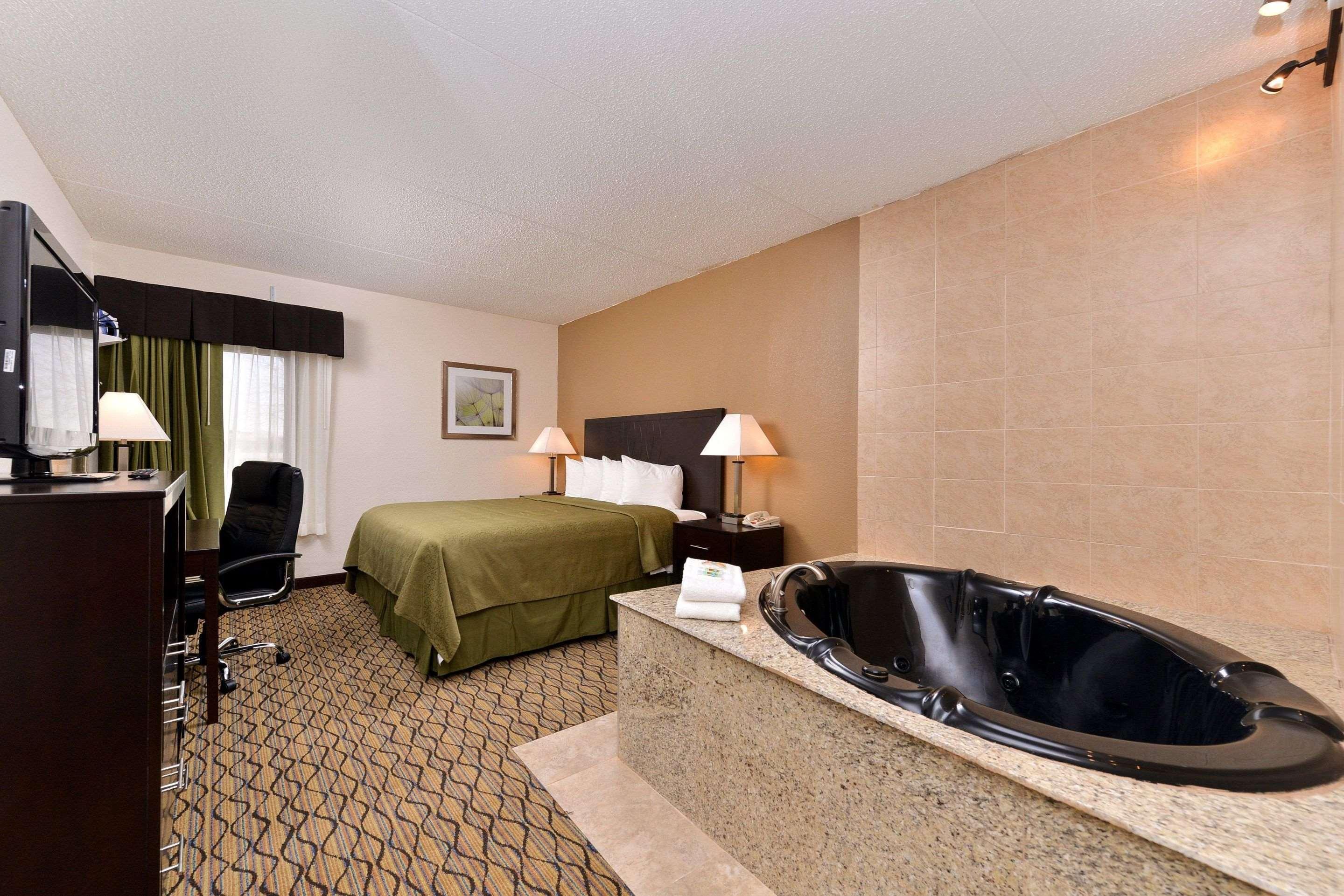 Quality Inn & Suites Matteson Near I-57 Exteriér fotografie